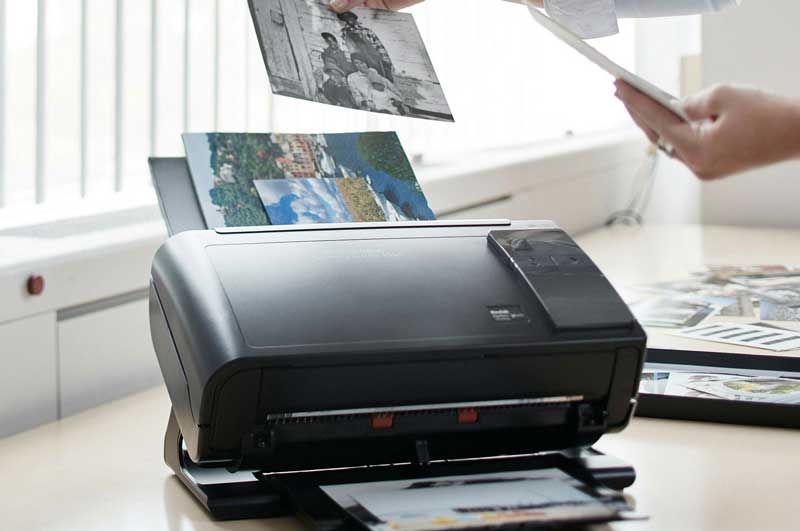 photo scanner scanning images for a slideshow